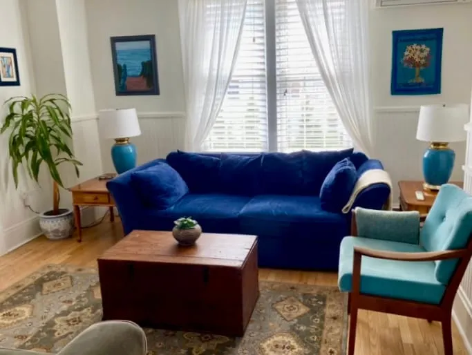 Spacious apt in heritage home. - Image 1
