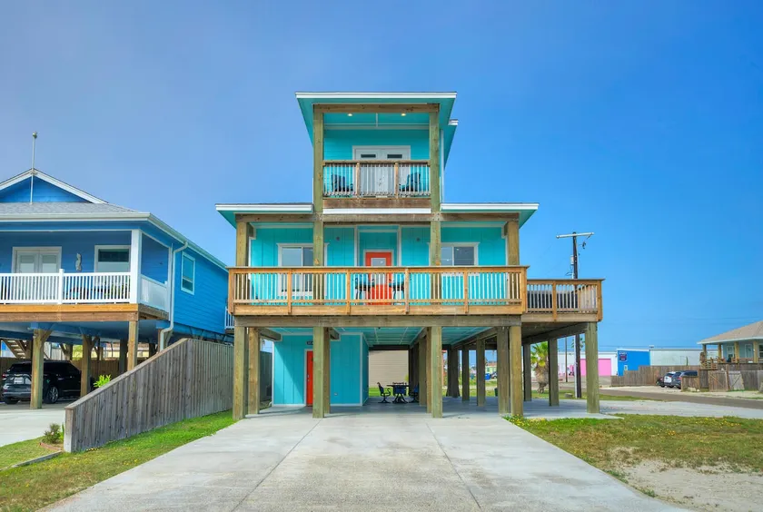 Newly Built w/ Outdoor Living, Views, Boat Parking - Image 1