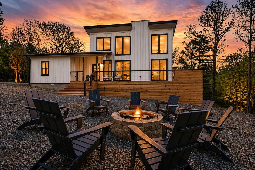 Fall Getaway | Hot Tub, Creek + Bunkroom + Kings - Image 1