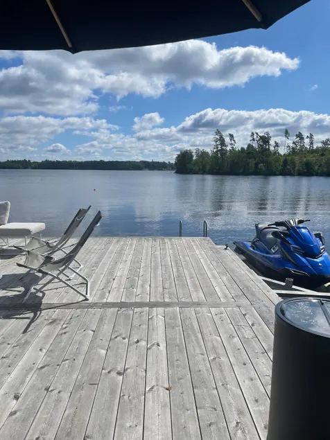 Newly renovated house with lake location! - Image 1