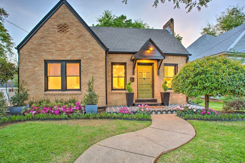 Newly Updated & Charming Azalea District Home - Image 1
