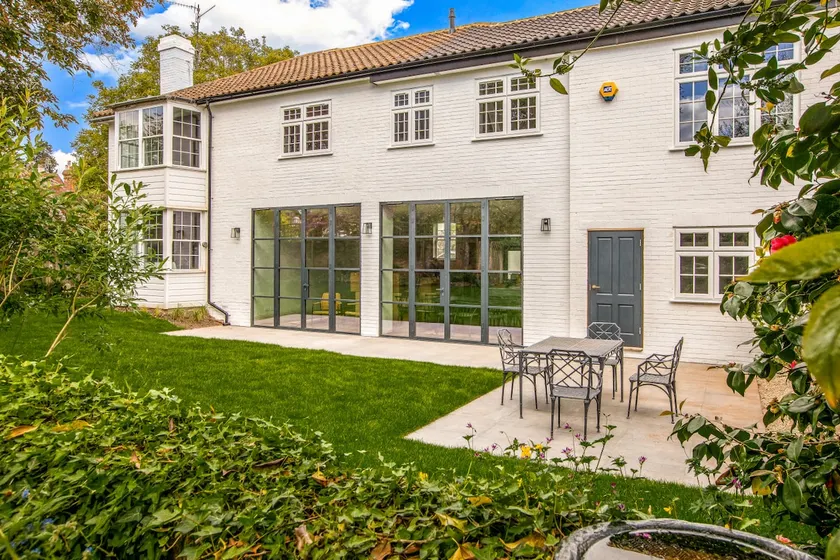 Montpellier House, Centrally Located, Large Garden - Image 1