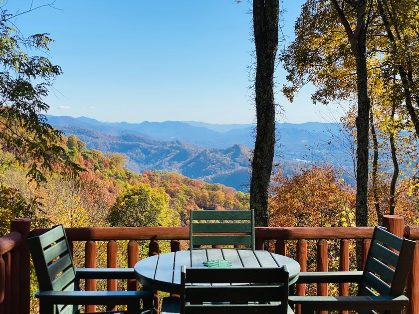 Hot-Tub, Great Views, 3 King Beds, Sleeps 9! - Image 1