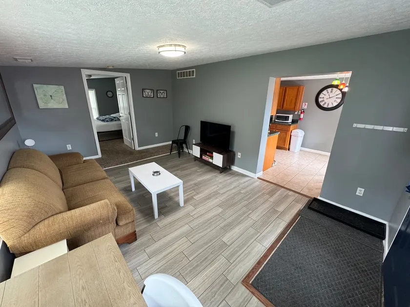 Spacious Apt for Business/Travelers - Image 1