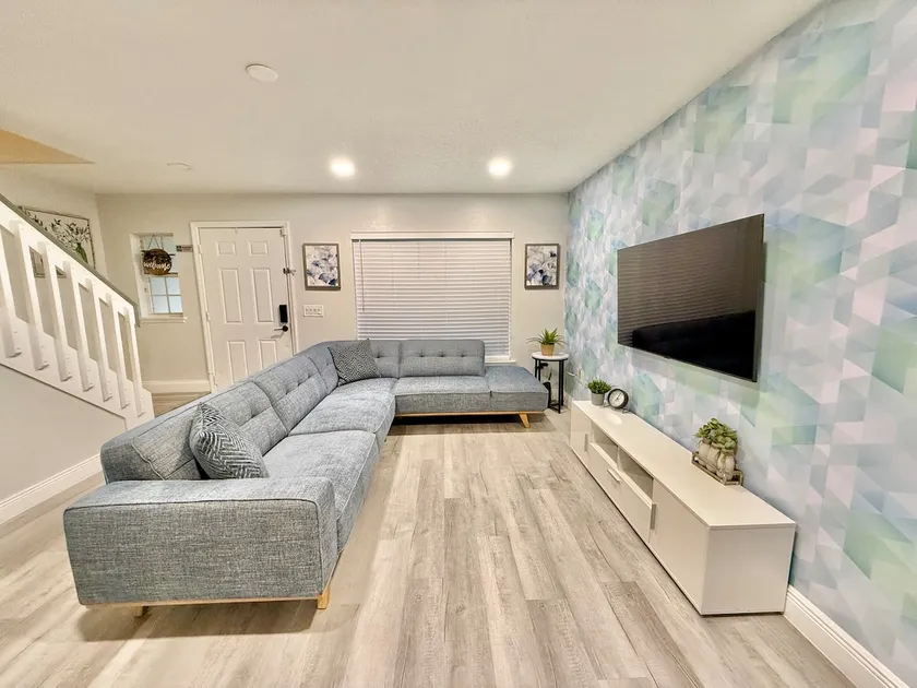 Beautiful Remodeled 4 Bedroom House - Image 1