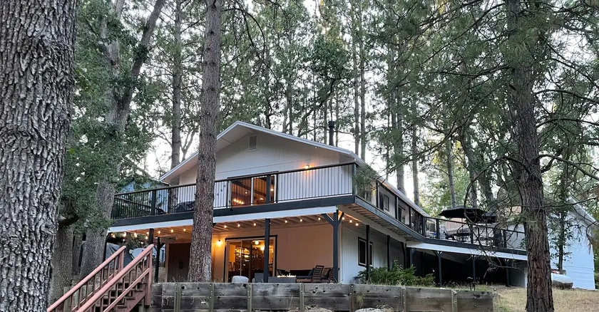 Dog Friendly Lake Ski Home w/Hot Tub Near Yosemite - Image 1