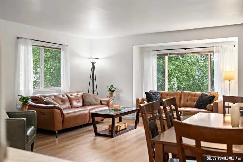 Remodeled central townhouse w/fireplace bike trails & parks - Image 1