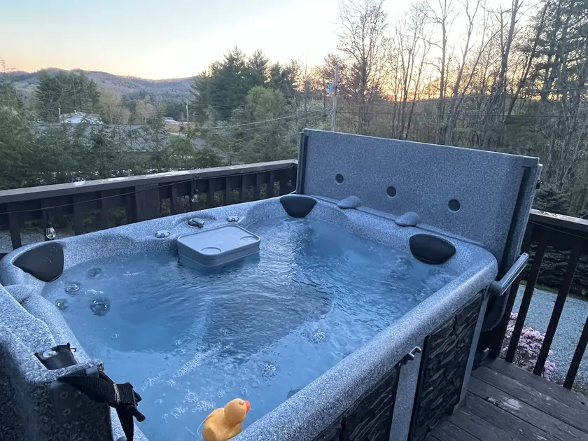 Mountain Cabin-Hot Tub, 1/4 mile off BR Parkway - Image 1