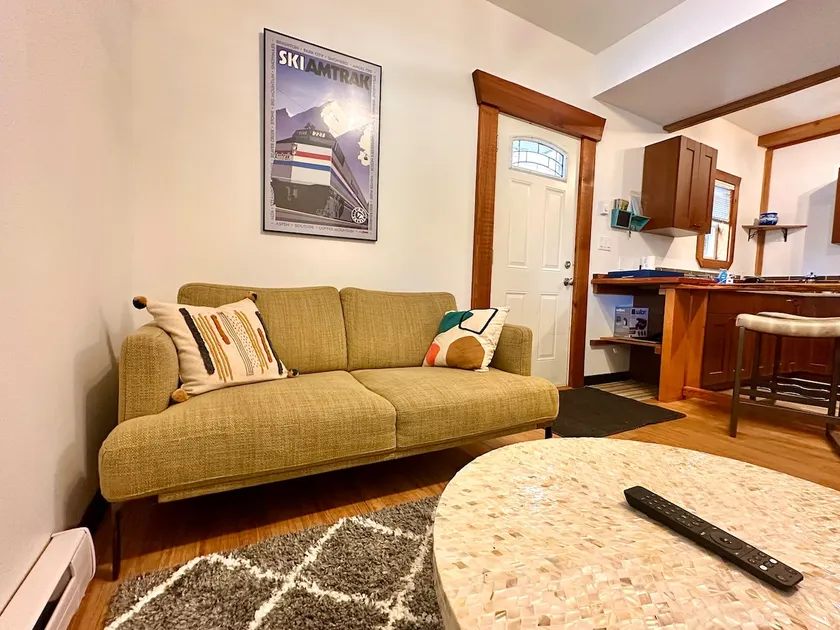 Western Cedar Suite with Great Central Location - Image 1