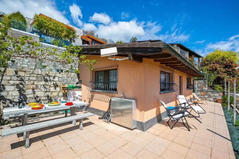 Petit Cadeau with Terrace and Private Garden - Happy Rentals - Image 1