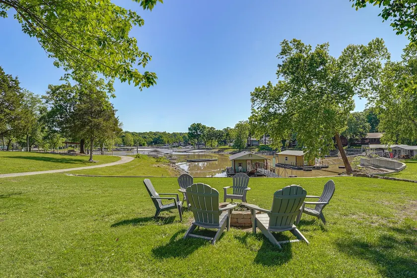Kayaks & Boat Dock: Waterfront Home in Grove - Image 1