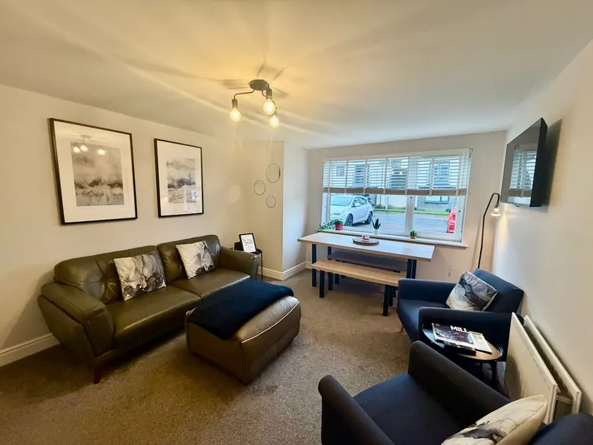 Stylish 1 Bedroom Apartment-ground Floor - Image 1