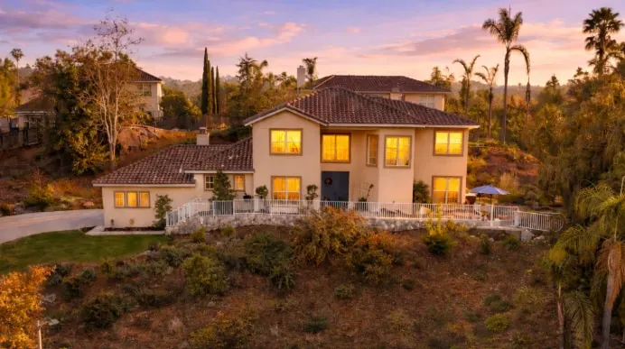 Family Retreat - Near Legoland & Beach, Dogs Free - Image 1