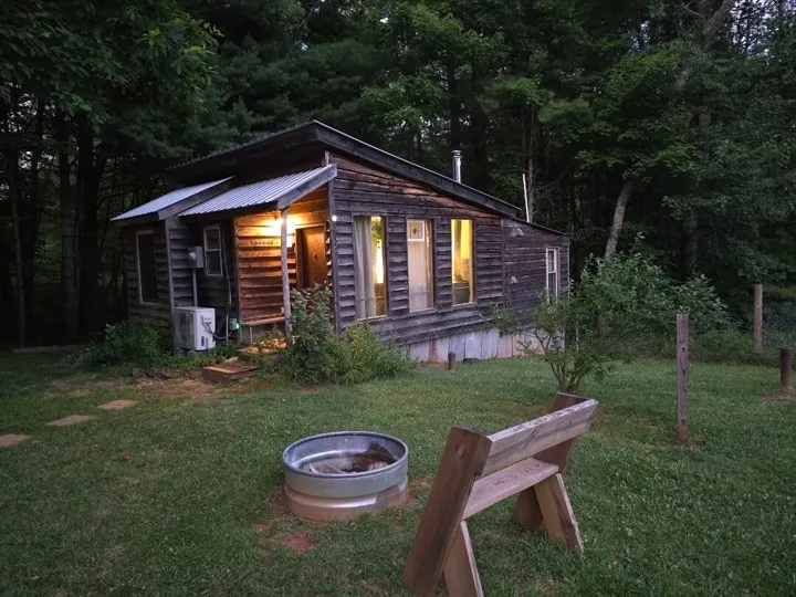 Cozy cabin with fenced-in yard (pet friendly) - Image 1