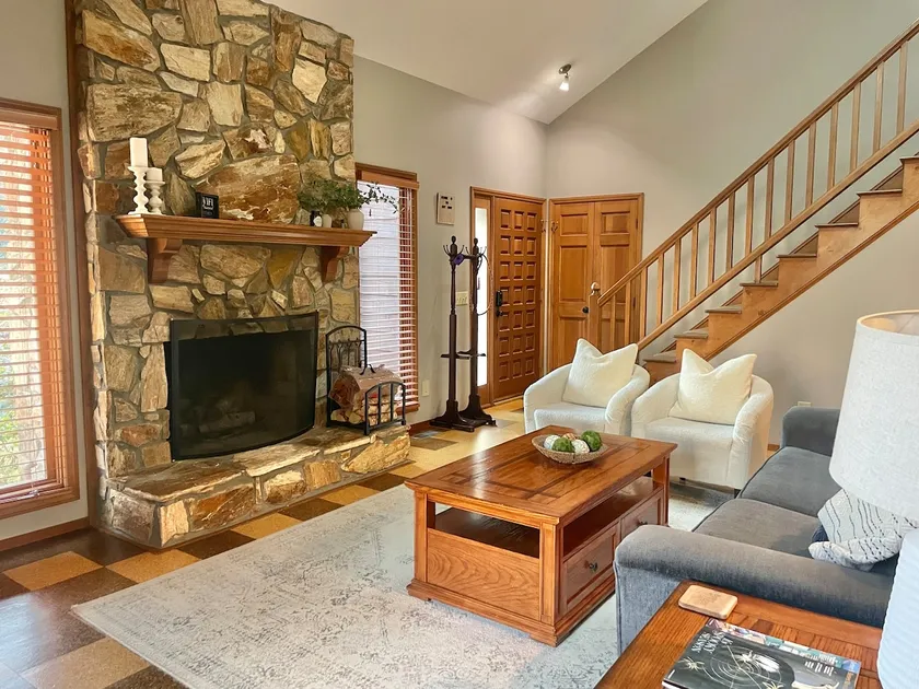 Spacious 3-bedroom home close to Raleigh - Image 1