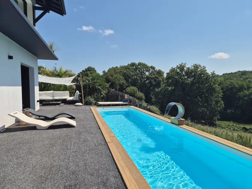 Loft with Heated Pool, Sauna & Jacuzzi - Image 1