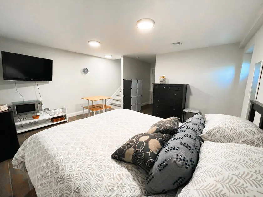 Modern 1 bedroom studio - 20 min from NYC - Image 1