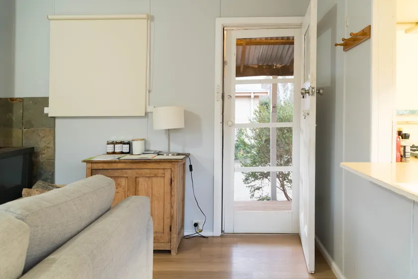 Yarramalong 2 bedroom cottage - Image 1