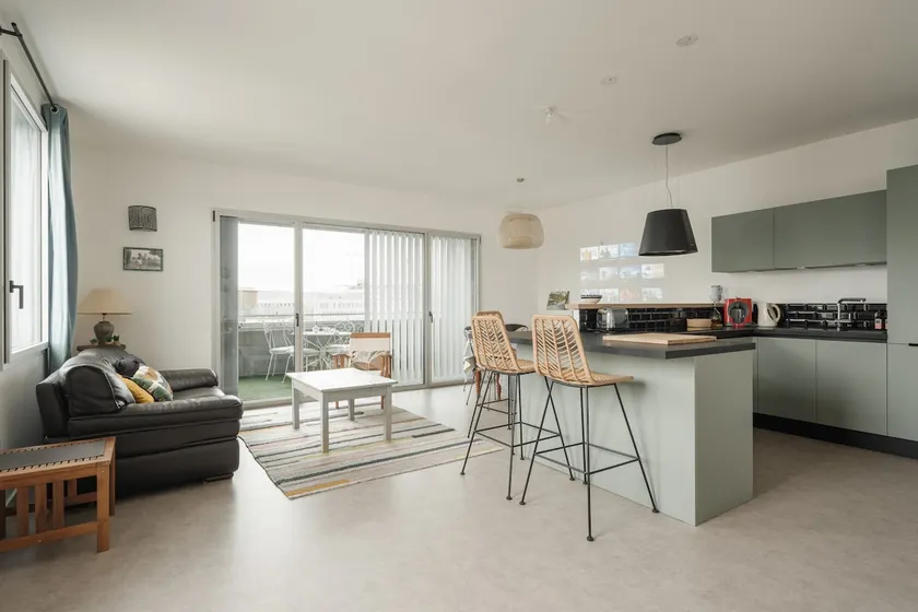 Beautiful 80 m² Apartment - 2 Parking Spots - Île de Nantes - Image 1