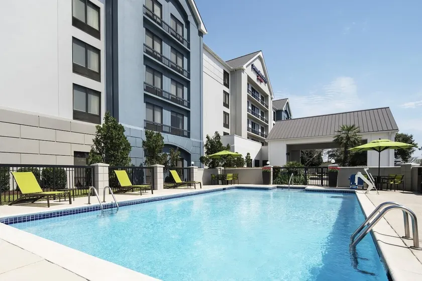 Couple Stay, Downtown Austin | Pool + Breakfast - Image 1