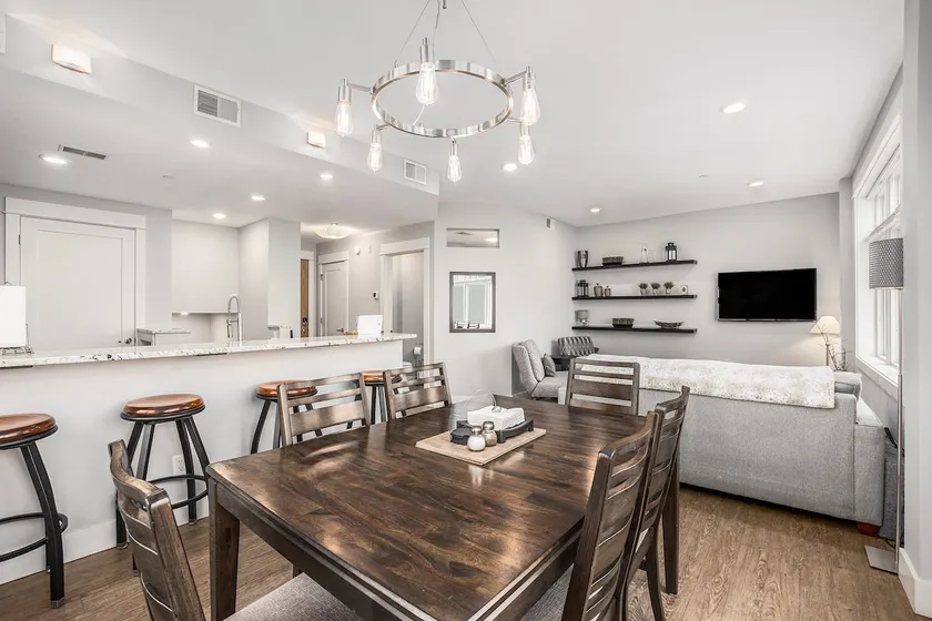 Zephyr Luxury-2 bedroom condo downtown Grand Haven - Image 1