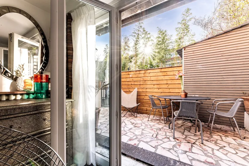 Large studio with a terrace - Image 1