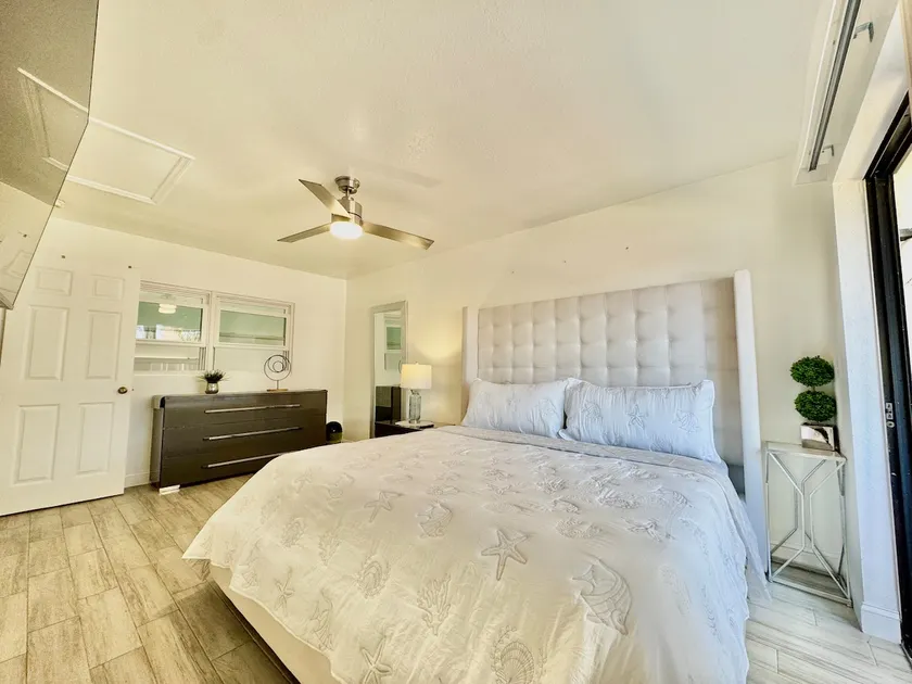King-Size Townhouse – Minutes to Universal Studios - Image 1
