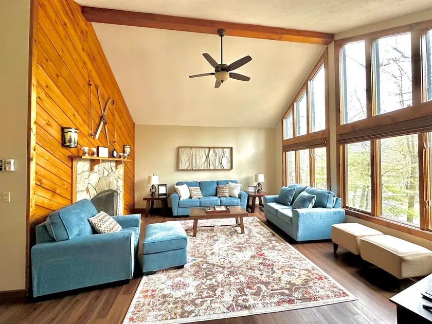 🌟Cozy mountain home w/Lv2 EV, hot tub & 🎱 - Image 1