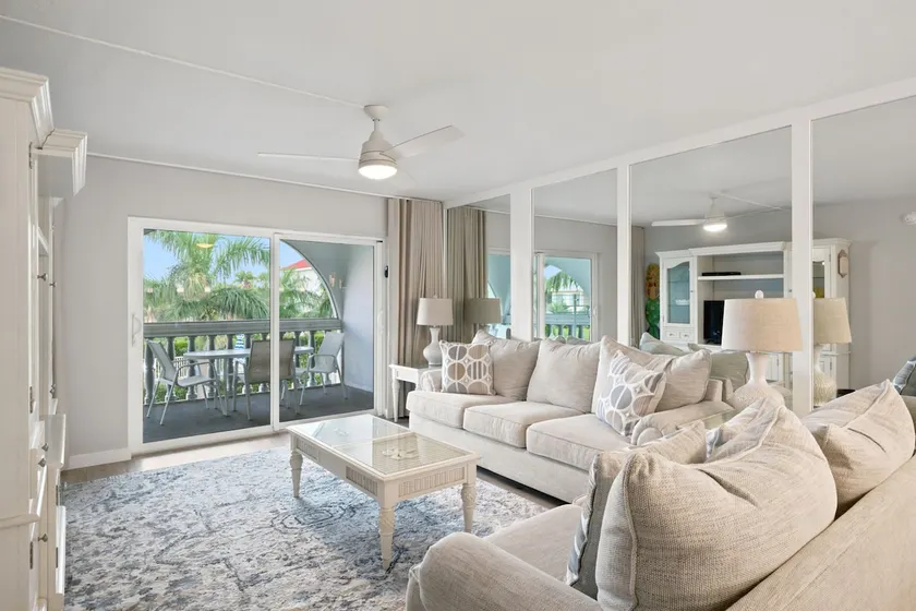Stunning and Spacious West Gulf Drive Residence - Image 1
