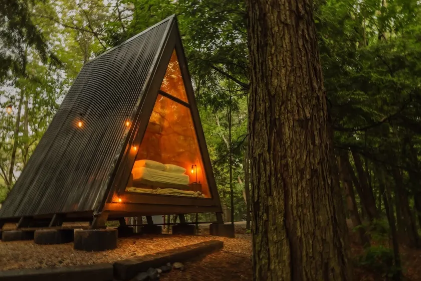 Cozy storybook A-frame over a stream - 24 - Image 1