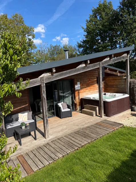 Fougère Cottage with Jacuzzi - Image 1