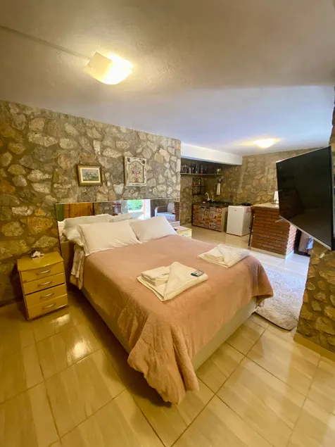 Stone house - Image 1