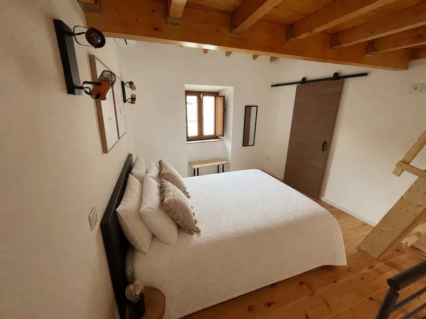 Rustic/modern house located in the city center - Image 1