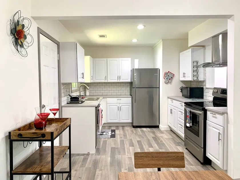 Spacious Home on a Hill near Dwntwn ATL, 3BD-2BA excluding Basement - Image 1