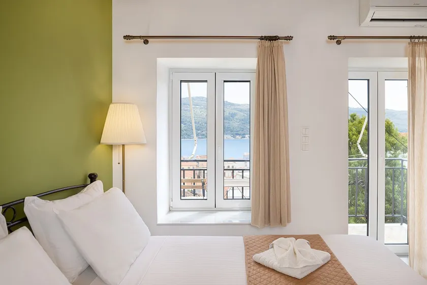 Stonehouse with wonderful seaview - Image 1