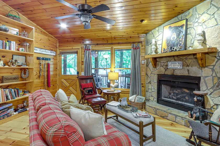 Peaceful Blue Ridge Cabin w/ Decks & Fire Pit - Image 1