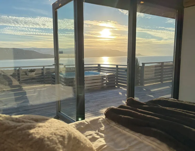Aurora Horizon Retreat - Entire house w Hot tub - Image 1