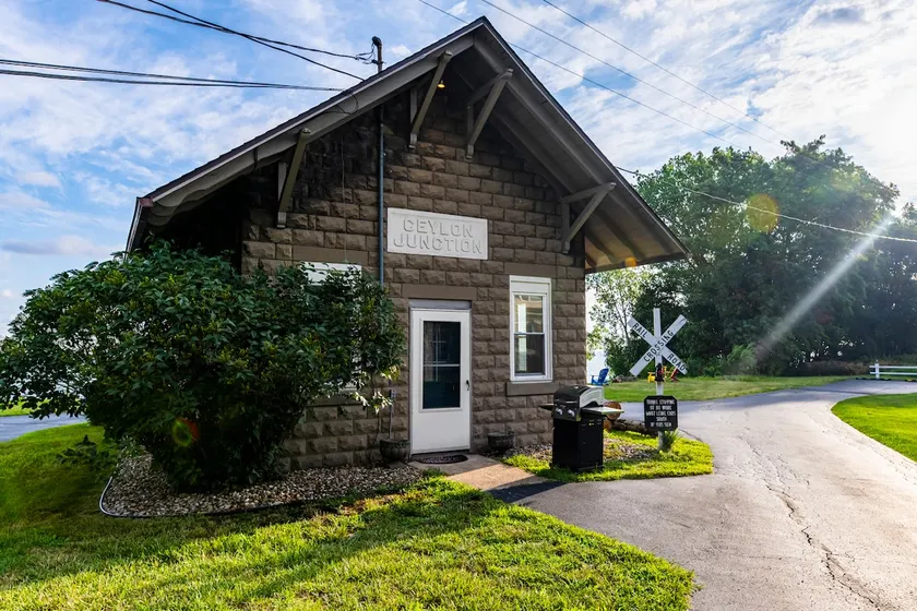 The Depot Lakefront historic train depot King loft - Image 1
