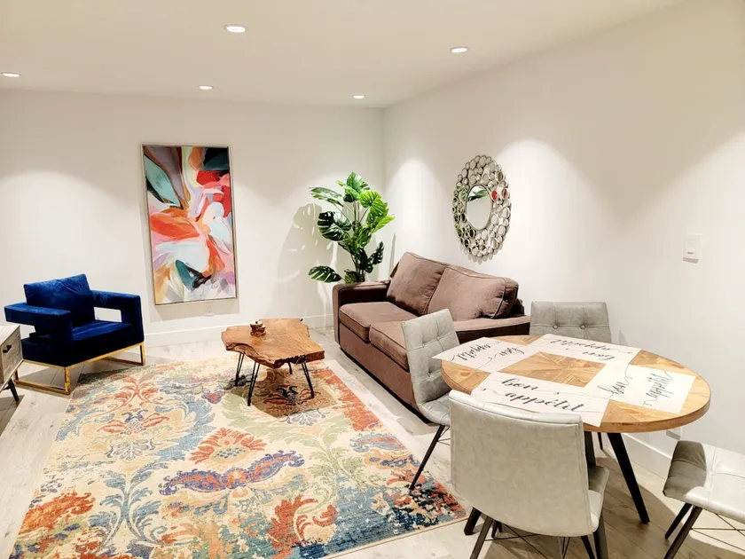 North Vancouver Gem | Easy Access to Downtown - Image 1