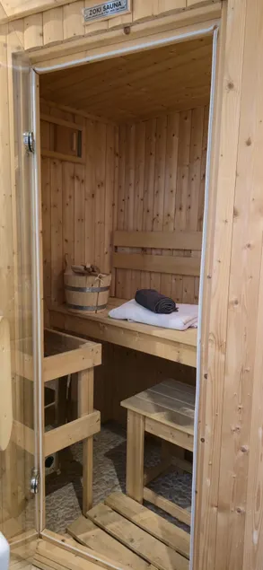 The Applestore (Spa/Sauna) cottage Salisbury - Image 1