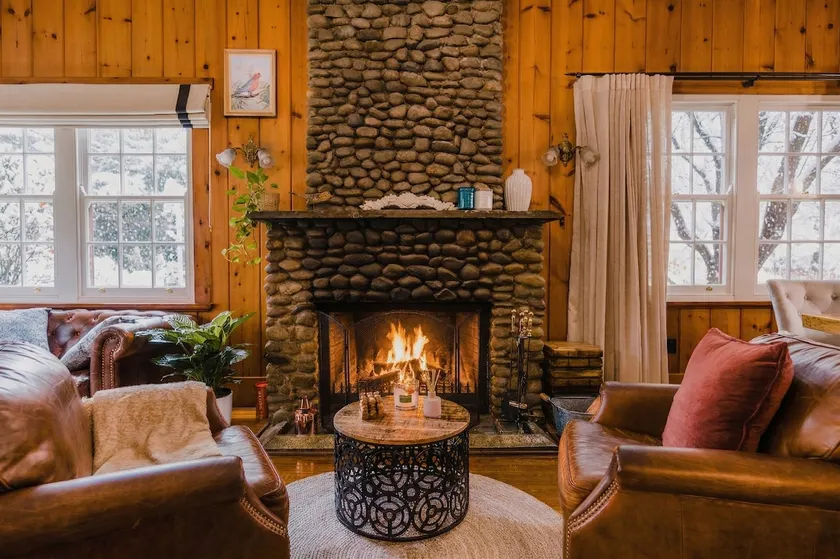 Heritage Log Cabin and Garden w Outdoor Hot Tub - Image 1