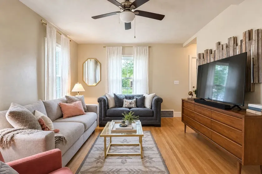 Charming Family Retreat-5 Min to Downtown Menasha - Image 1