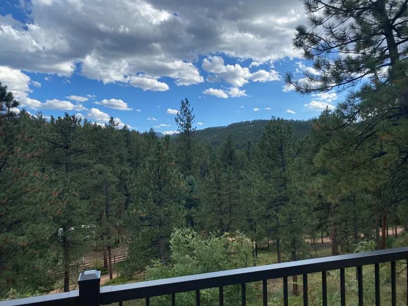 Private Forest Retreat Bordering National Forest - Image 1