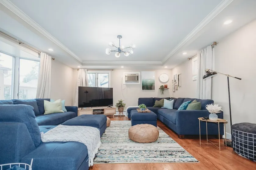 Ultimate Group Stay in St Paul – 8 beds - Image 1