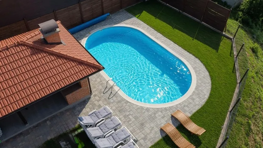 Cvetković hill wooden holiday home with pool - Image 1
