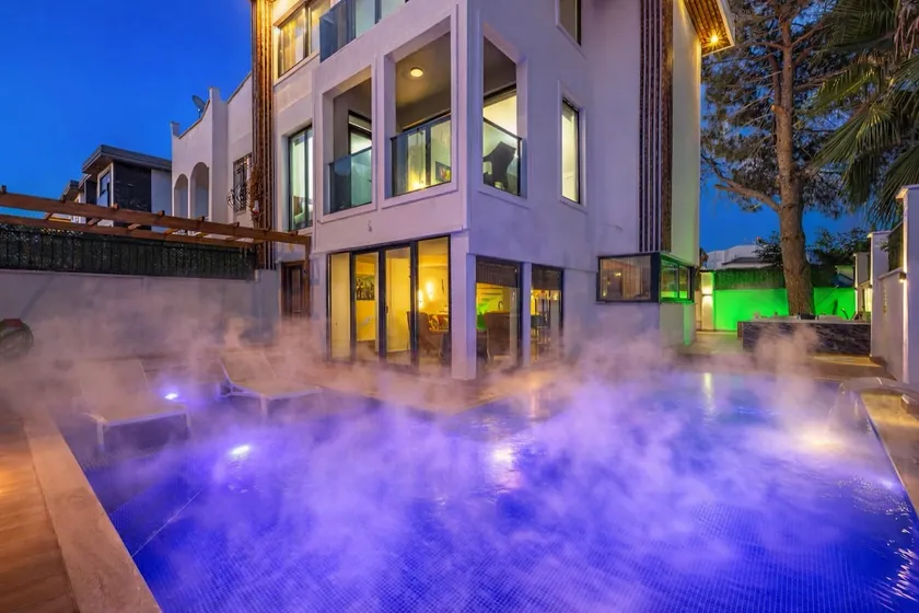 Luxury Villa Heated Pool/Jacuzzi/Ensuite Bedrooms - Image 1