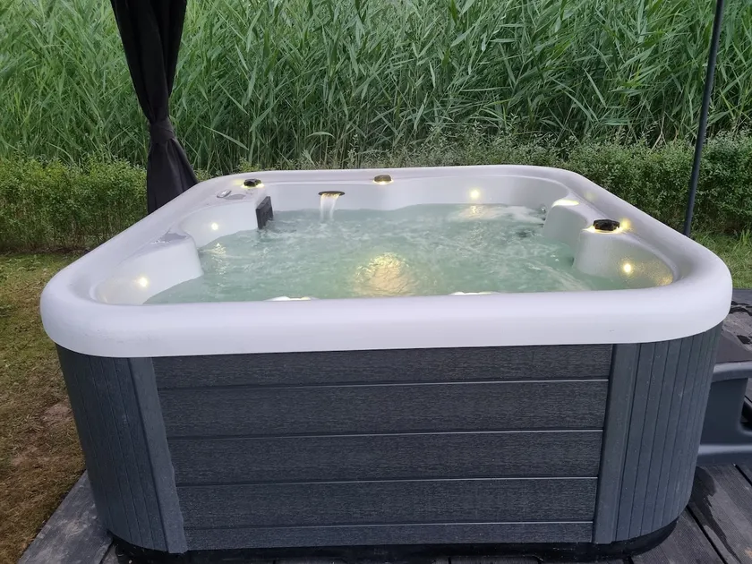 Home with Jacuzzi (covered and preheated) - Image 1