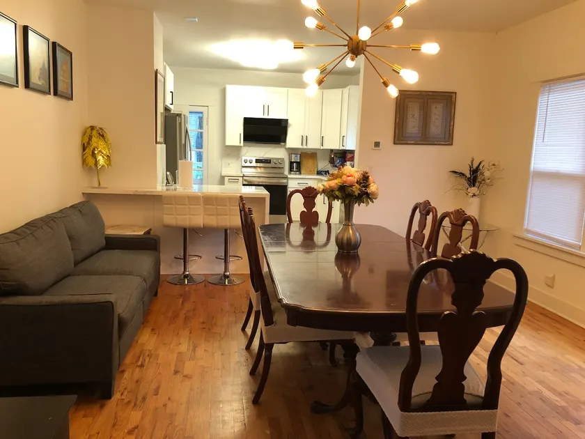 Spacious 4 bedroom house Next to Lake, DT, UW - Image 1