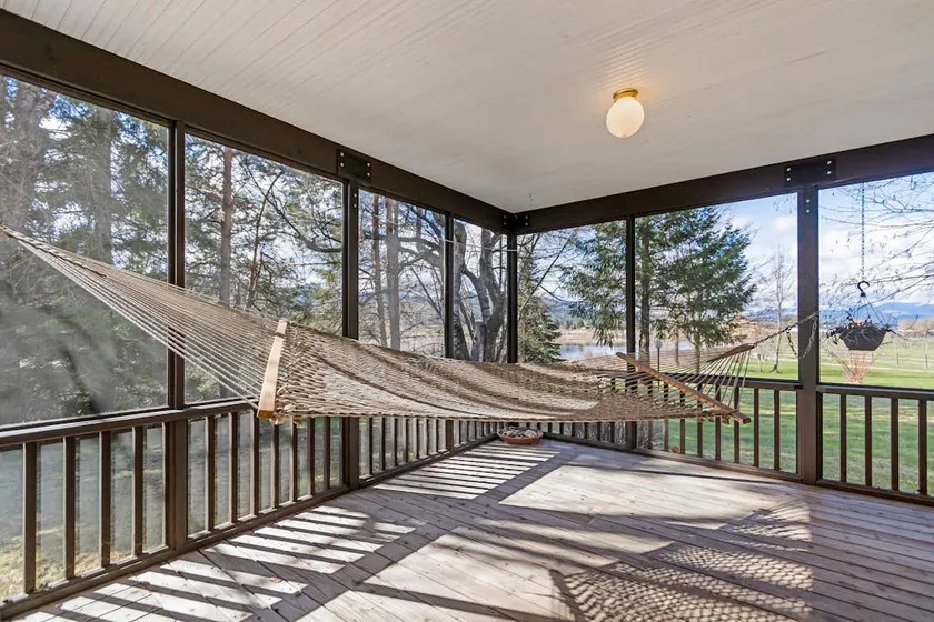 Waterfront 3BR with views, private dock & kayaks - Image 1