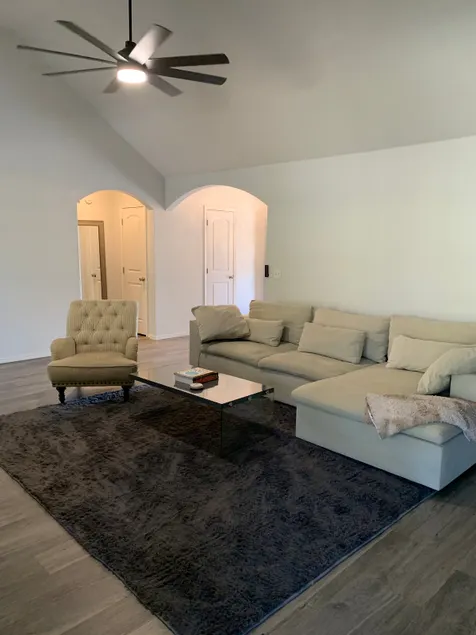 Spacious 3BR Home Fast Wifi 7 min From Downtown - Image 1